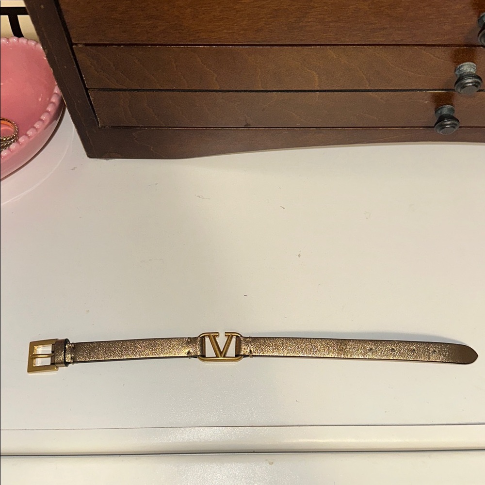 Valentino Gold Logo “V” bracelet w Bronze Leather Strap. - Picture 2 of 7
